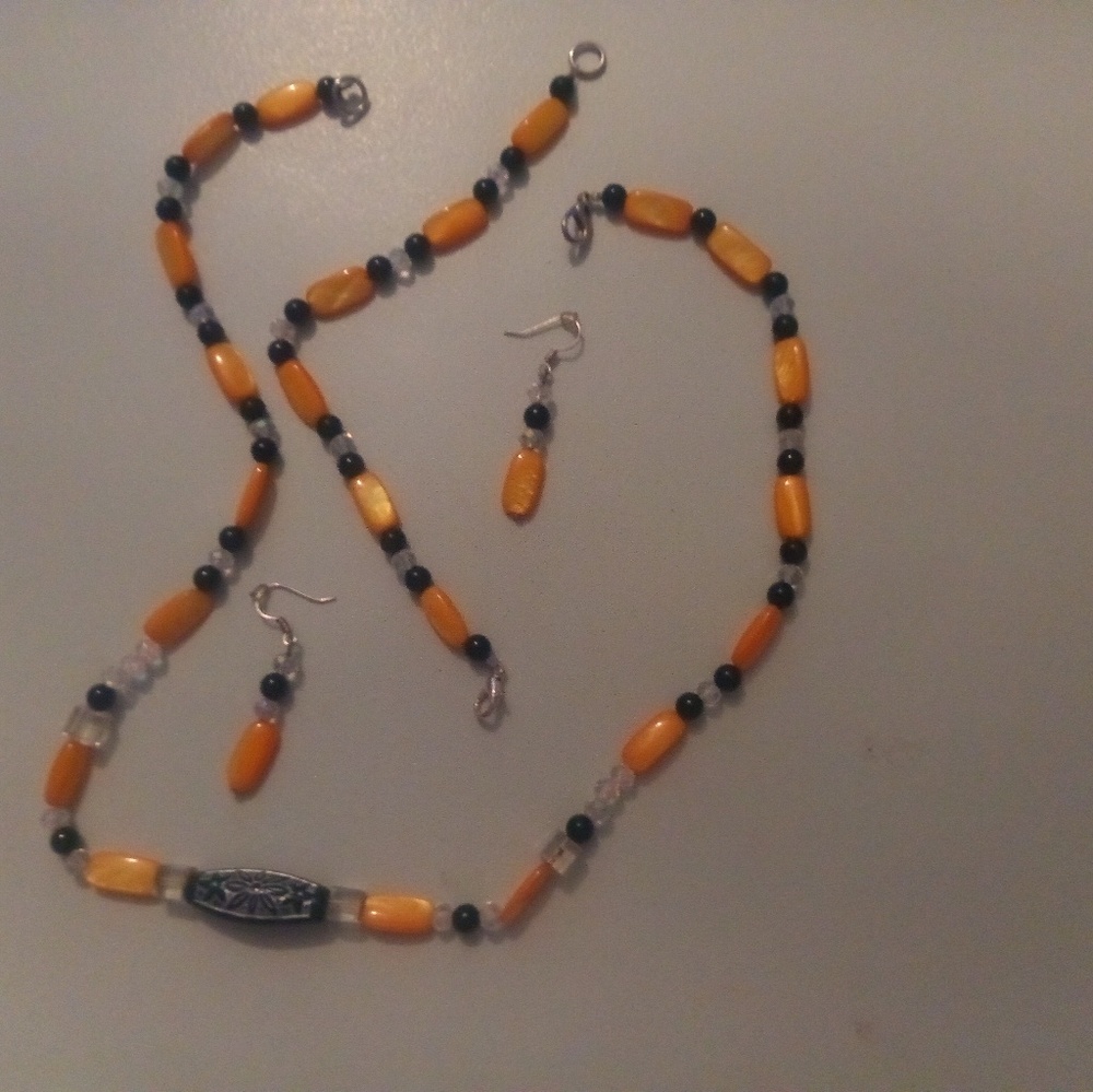 3pc Jewelry Set incl Necklace, bracelet & earrings